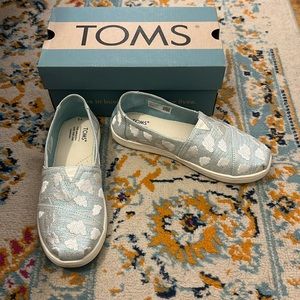 Brand new in box Tom’s size 2